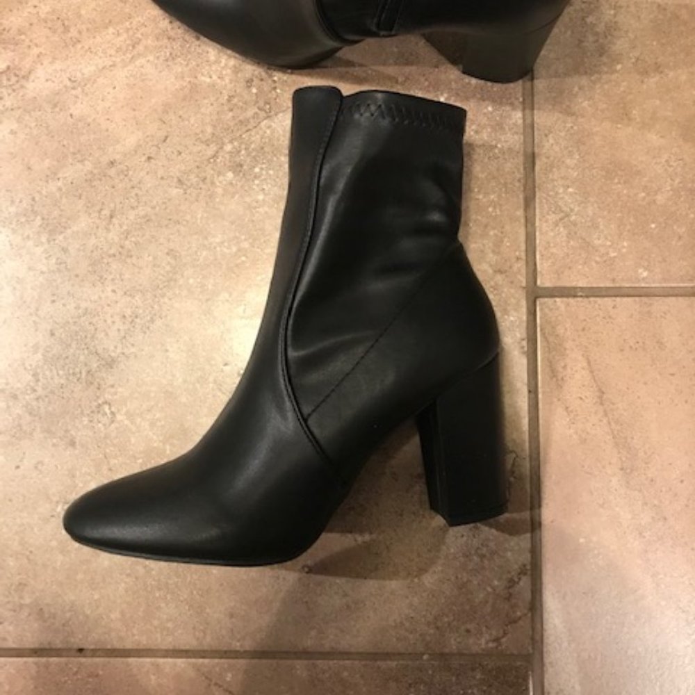 Leather Bootie | 9W | Miss Lola